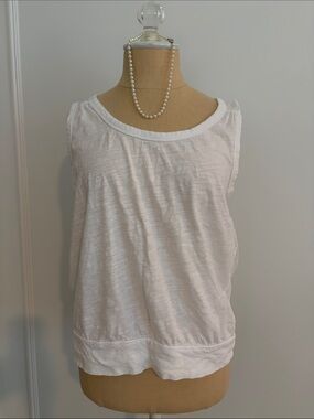 Super Cute LOFT White Scoop Neck Slub Tank, zip neck, M, GUC.